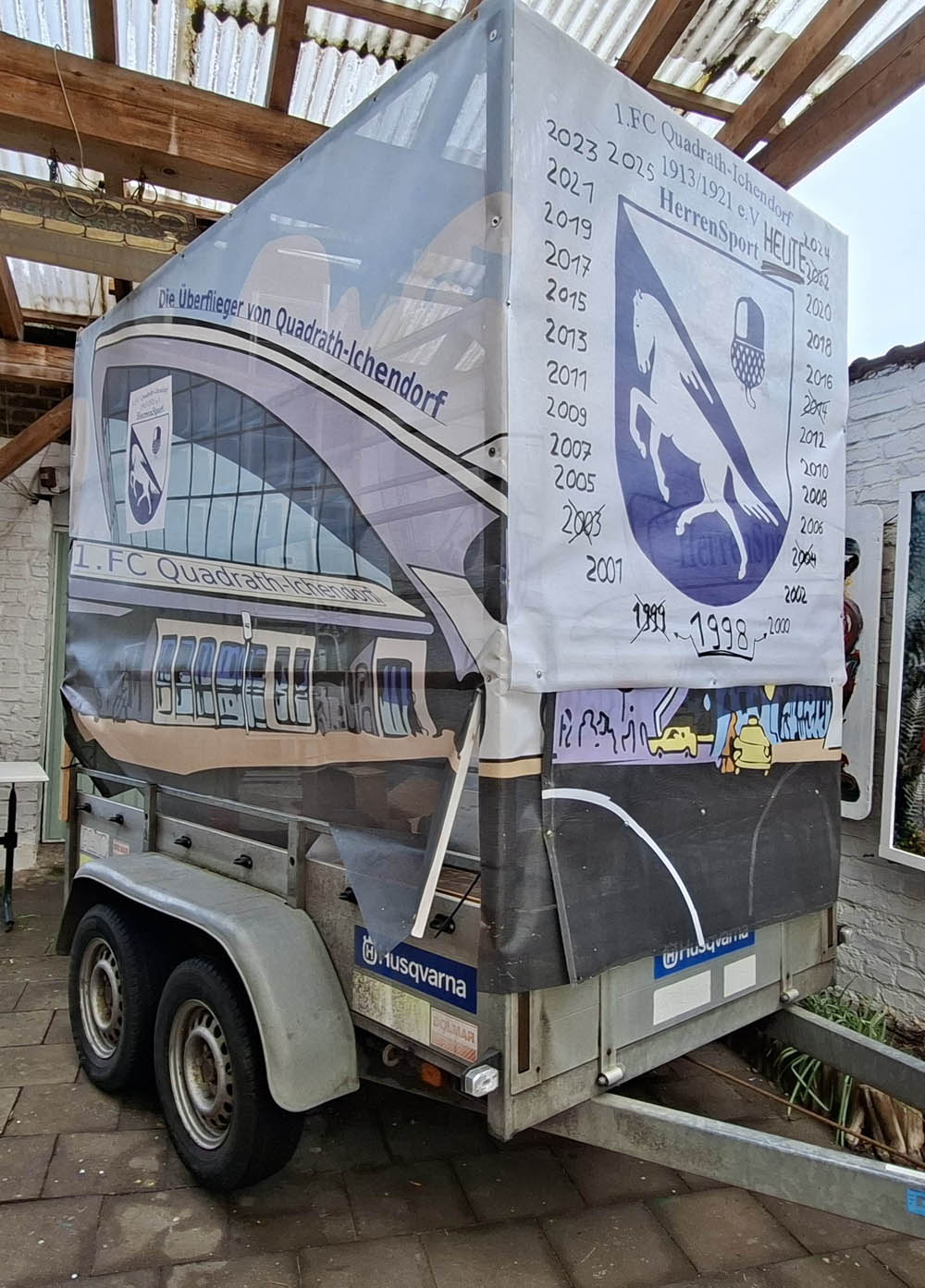 Anhänger komplett von vorne Rechts